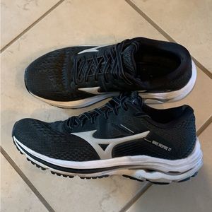 Mizuno wave inspire size 9 women’s